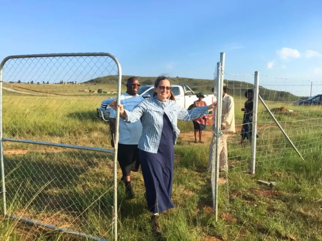 Heidi Opening Gate
